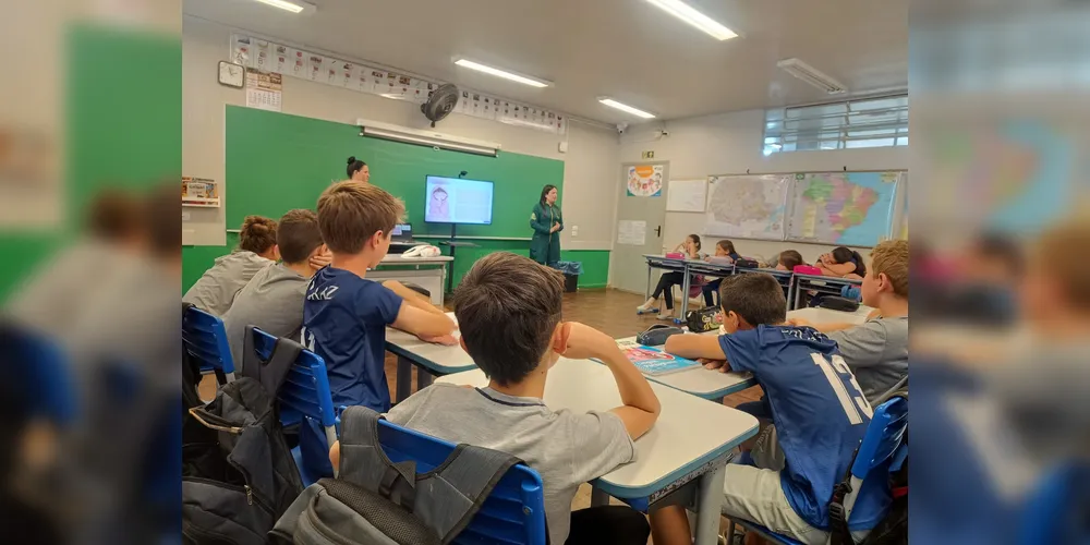Os educandos também contaram com a visita de duas profissionais da saúde, que ministraram uma palestra sobre o assunto