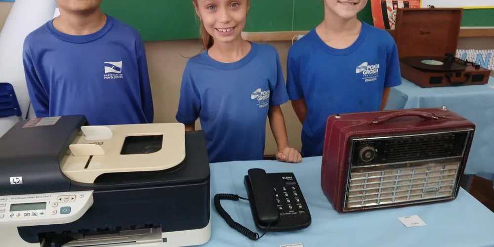 A culminância do trabalho foi marcada por uma exposição de objetos antigos trazidos pelos próprios alunos