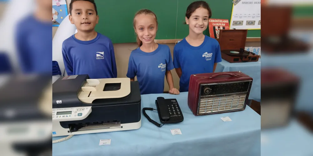 A culminância do trabalho foi marcada por uma exposição de objetos antigos trazidos pelos próprios alunos