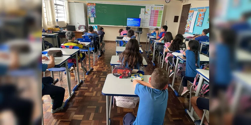 O momento inicial da aula foi destinado a compreender todos os detalhes da doença e como a turma podia ajudar no enfrentamento