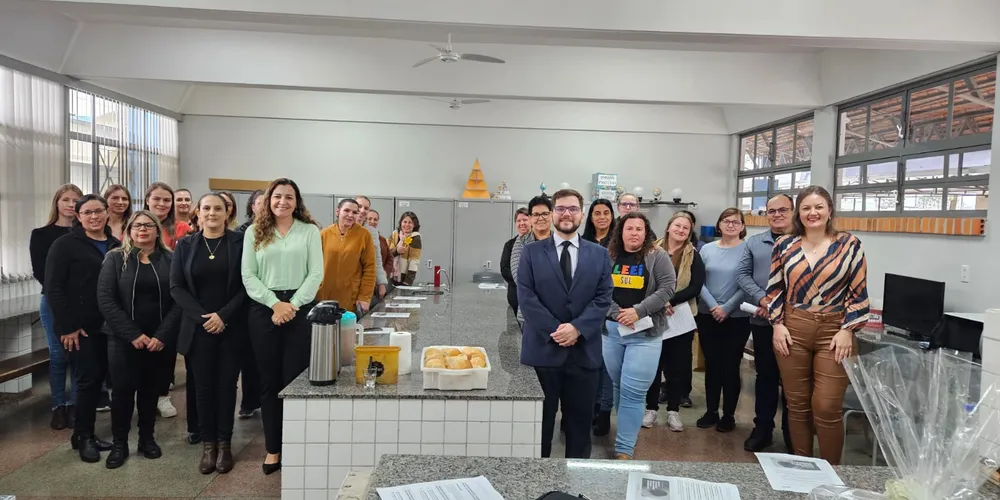 Promotor e educadores puderam agir em prol das crianças e adolescentes ao debater tema