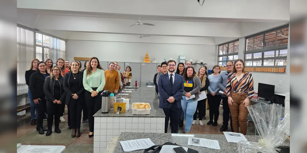 Promotor e educadores puderam agir em prol das crianças e adolescentes ao debater tema