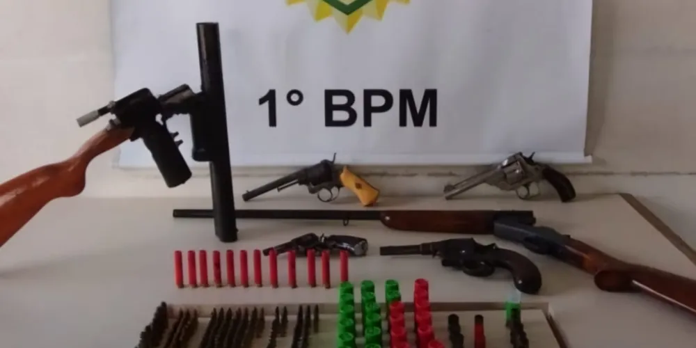 Todo o material foi apreendido e encaminhado à delegacia para os procedimentos cabíveis