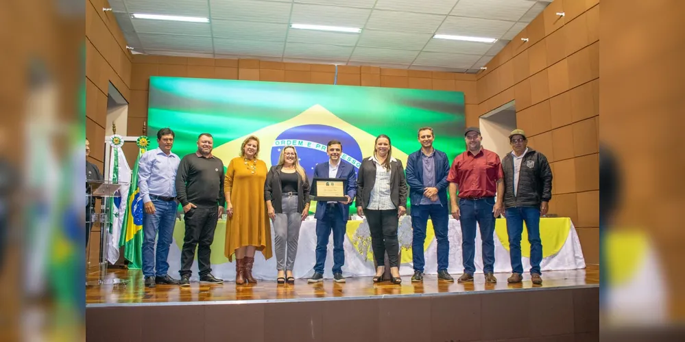 A honraria foi concedida pela Câmara Municipal em reconhecimento aos relevantes serviços prestados ao município