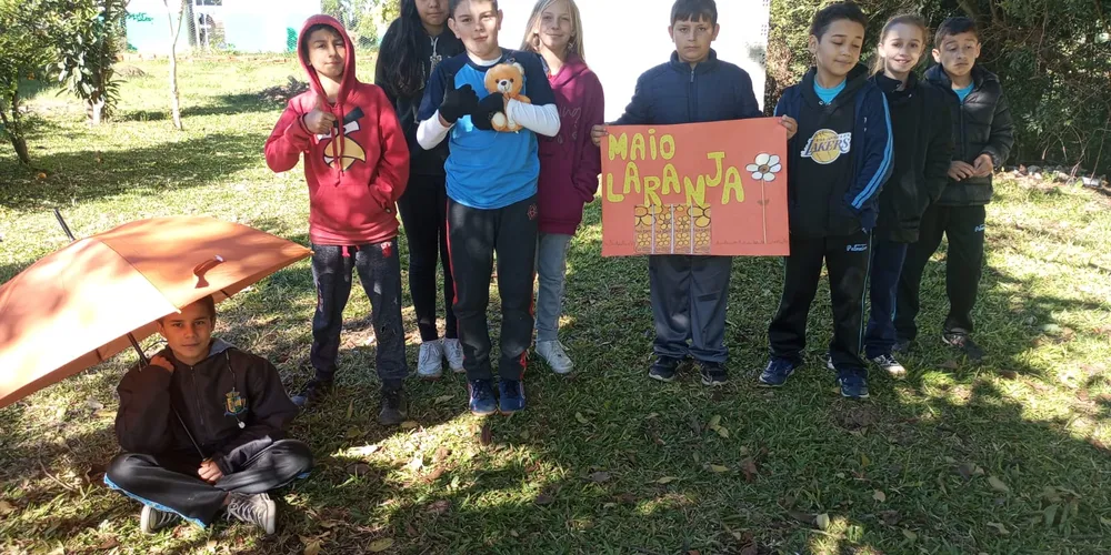 Como ações, a turma confeccionou materiais de conscientização, gravou um vídeo com o resultado dos trabalhos e criou um jardim simbólico