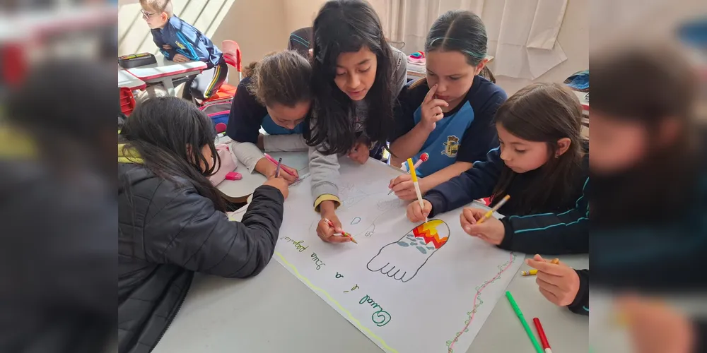 A proposta envolveu estudos interdisciplinares, entrevistas com familiares e a confecção de HQs e cartazes