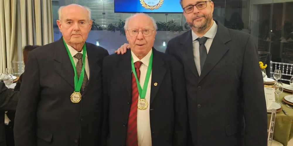 Médicos com a Medalha Heróis do Curar
