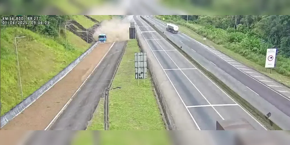 O condutor da carreta não ficou ferido