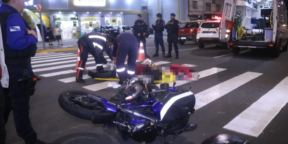 Condutor da motocicleta ficou ferido e foi socorrido pelo SAMU