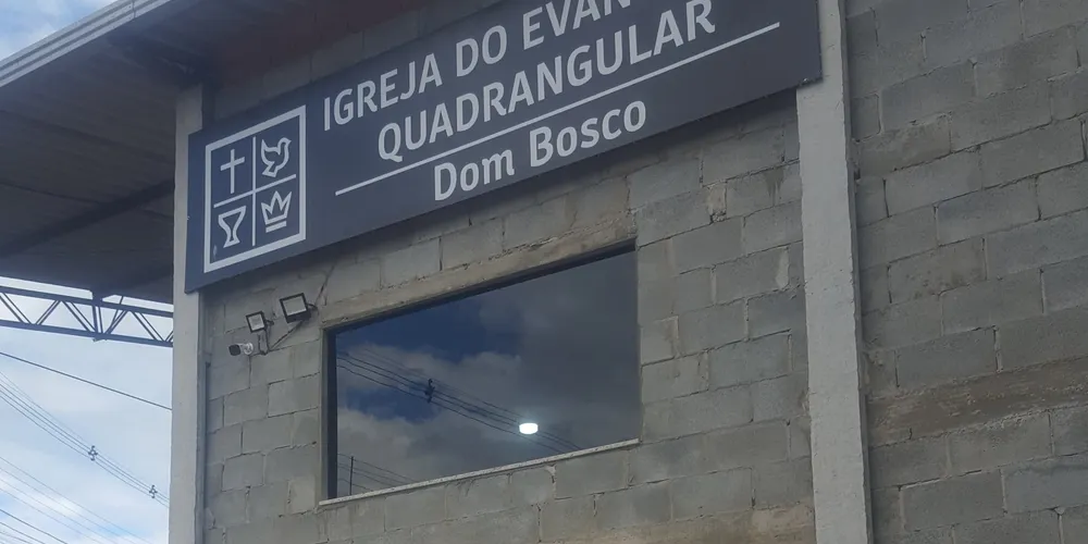 A igreja fica na rua Praia Barra Velha esquina com Praia de Ipanema