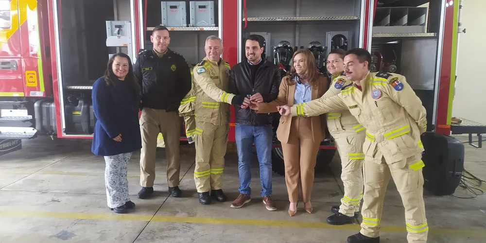 Lideranças municipais e do Corpo de Bombeiros estiveram presentes