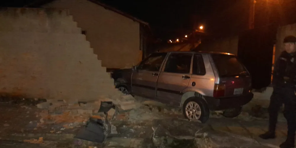 Acidente aconteceu na madrugada desse sábado em Ponta Grossa