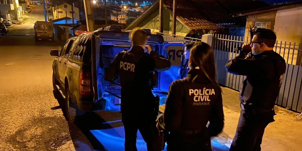 Os detidos, de 33 e 22 anos, são investigados por crimes no contexto de violência doméstica e familiar