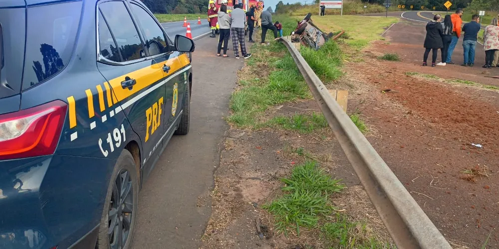 A PRF atendeu o sinistro de trânsito que envolveu um Renault Clio