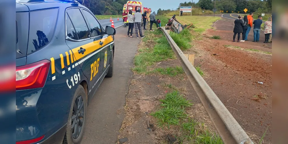 A PRF atendeu o sinistro de trânsito que envolveu um Renault Clio