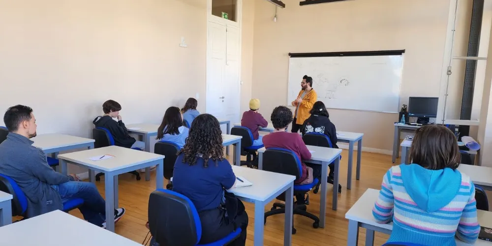 Durante os encontros, os participantes vão aprender a criar roteiros curtos