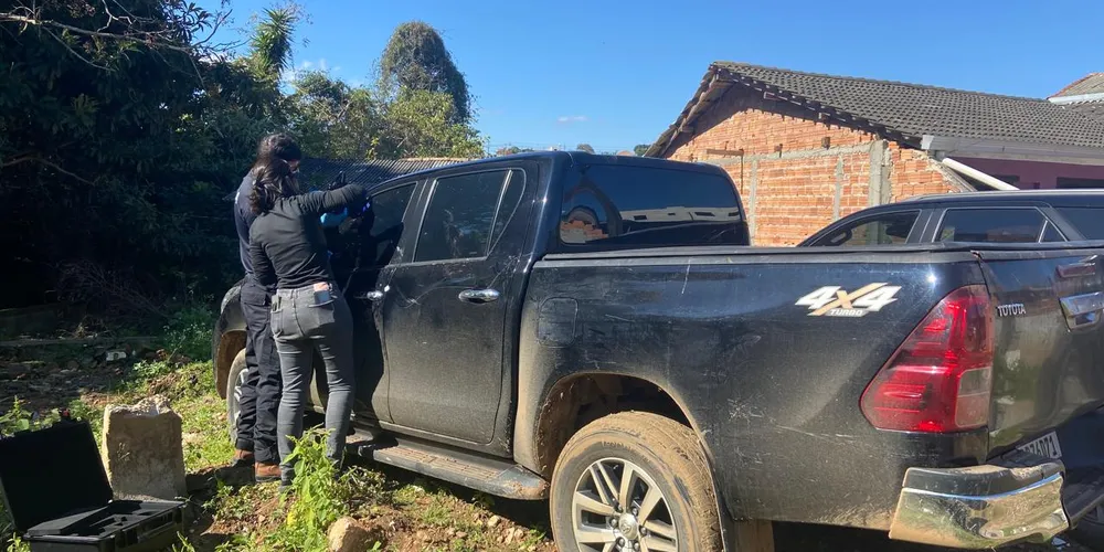 Os automóveis foram recuperados íntegros no bairro Contorno