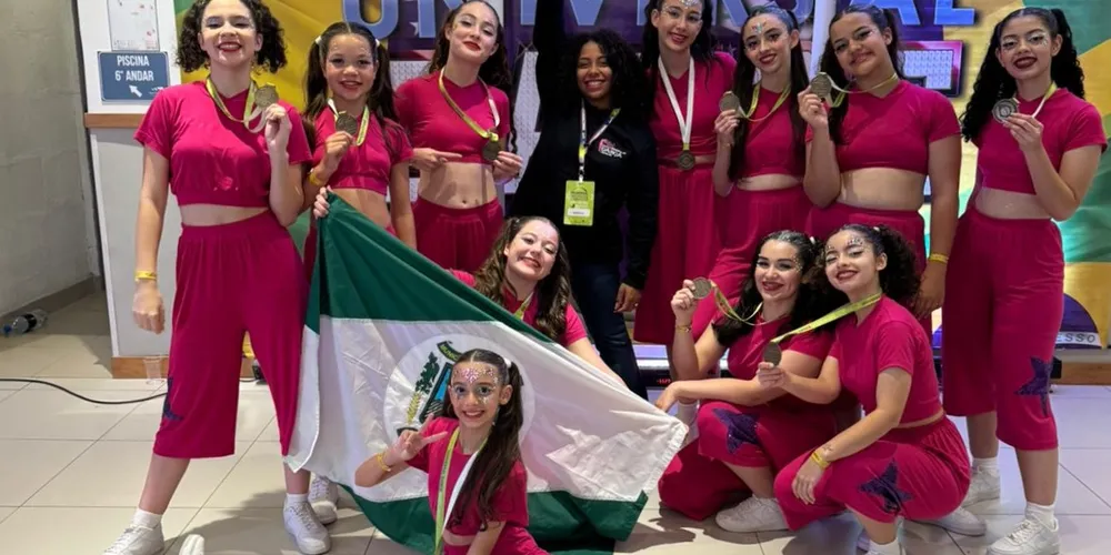 O grupo de dança da Prefeitura de Tibagi brilhou no palco do Universal Dance