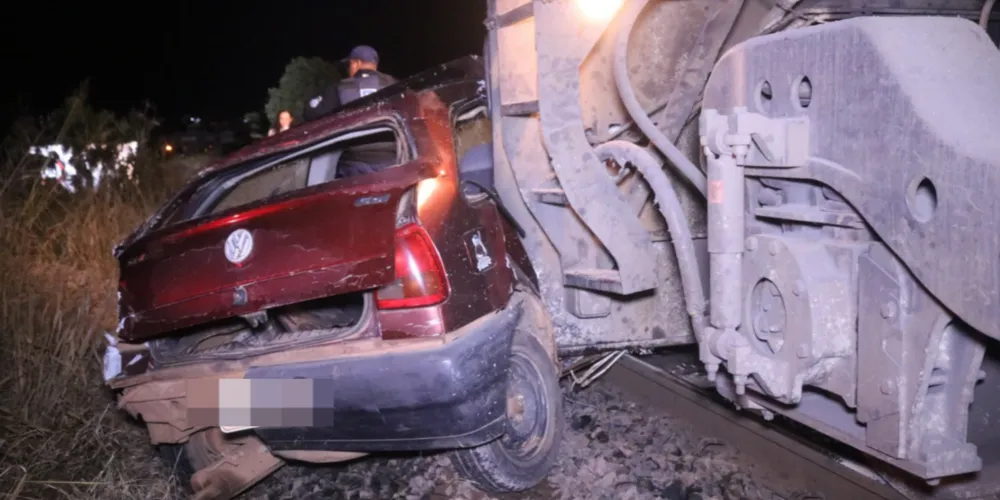 O carro foi arrastado por cerca de 500 metros