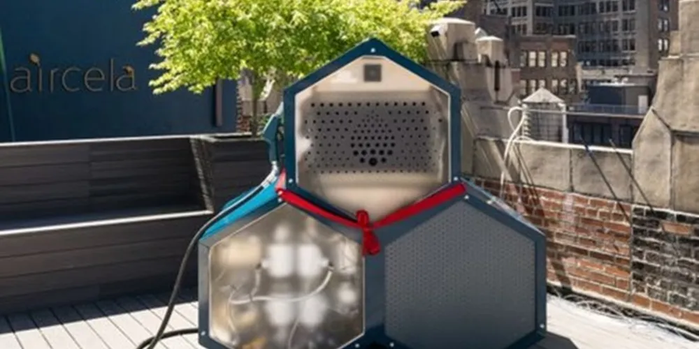 O equipamento opera por meio de um processo duplo surpreendentemente simples