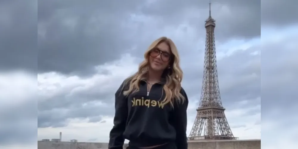 A loira surgiu em Paris, na França, e voltou a compartilhar conteúdos