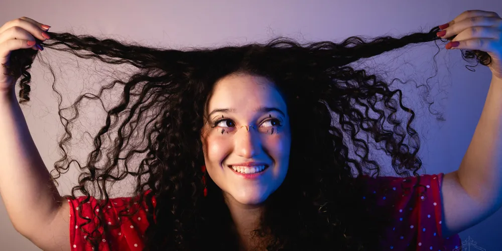 A cantora ponta-grossense Abda Vaz lançou sua primeira música inédita: o sambinha “Foi bom"