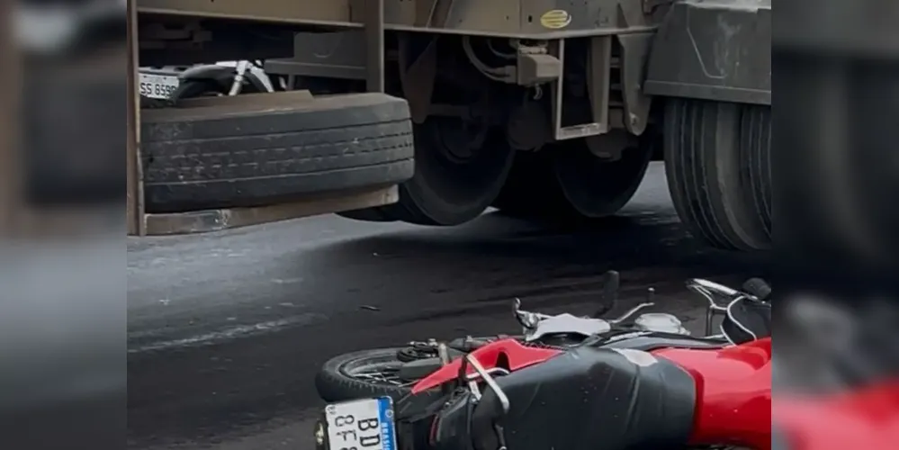 Motociclista foi atropelado por uma carreta