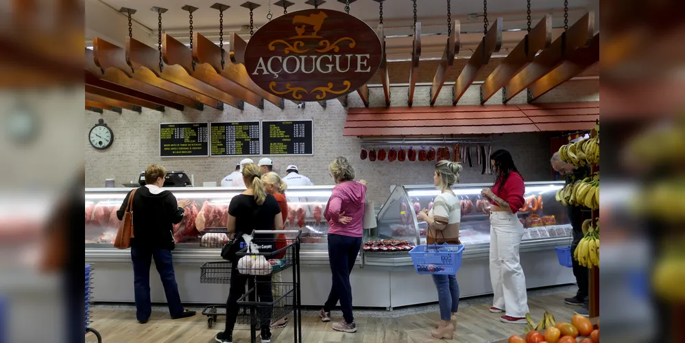 Assistente de açogueiro é uma das vagas ofertadas nesta segunda