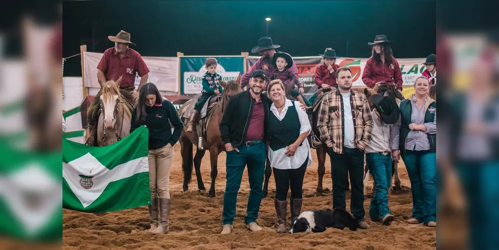 O prefeito Douglas Modesto e sua vice Ivonete Costa estiveram presentes no evento.