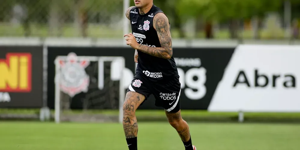 Thiaguinho em treinamento com o Corinthians