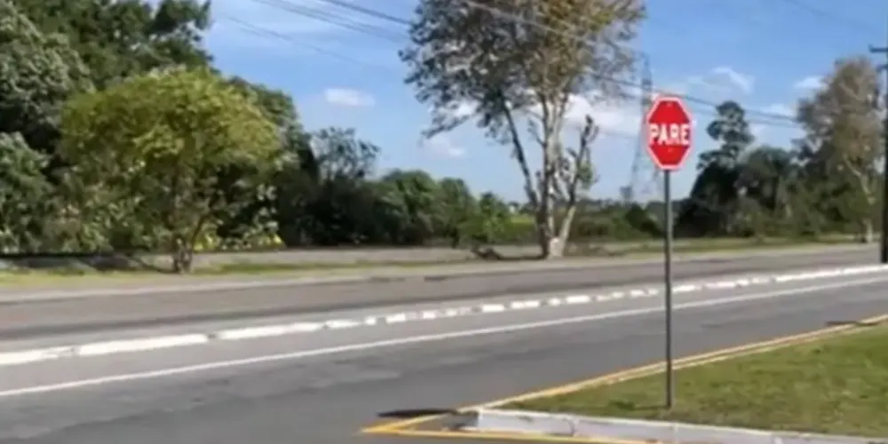 Na imagem, o local onde a vítima foi socorrida pelo Corpo de Bombeiros