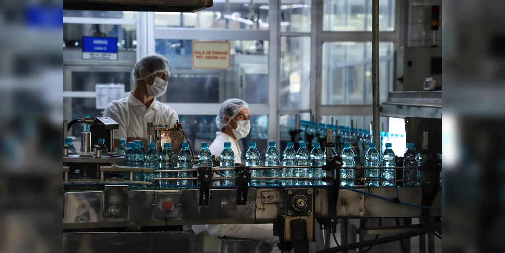 O montante é resultado da comercialização, no ano passado, de 487,57 milhões de litros