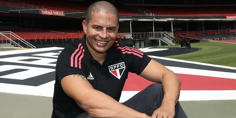 Alex está encaminhado com o Fantasma