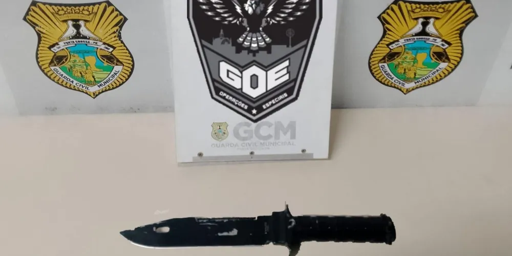 Faca foi localizada no automóvel, embaixo dos pés do condutor