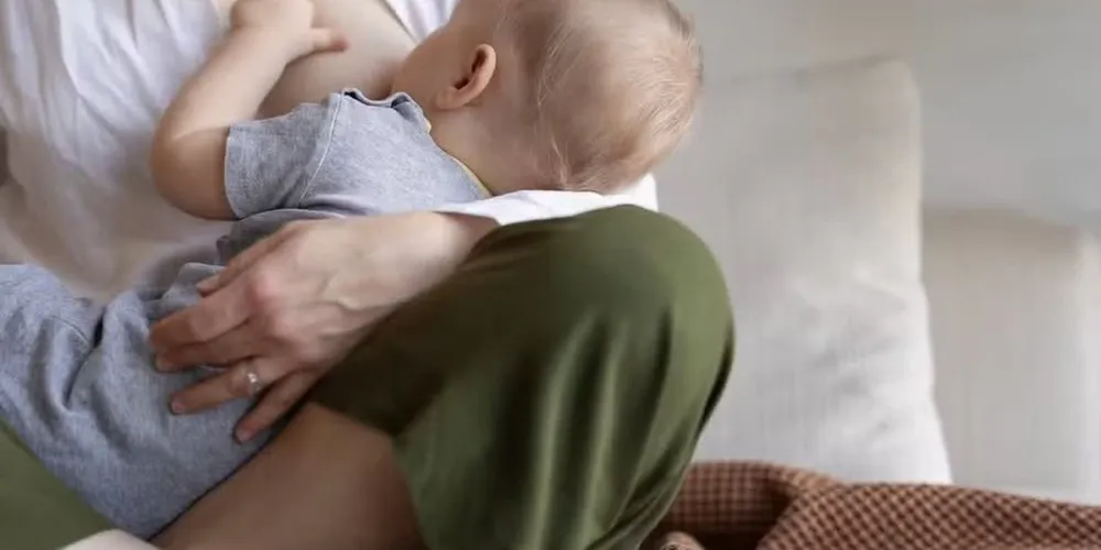 O bebê pode ser salva graças a uma ação conjunta da mãe e do 190