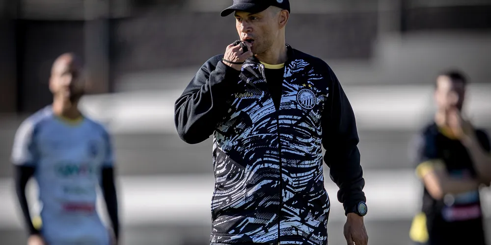 O duelo marca a estreia de Alex como novo treinador do Alvinegro