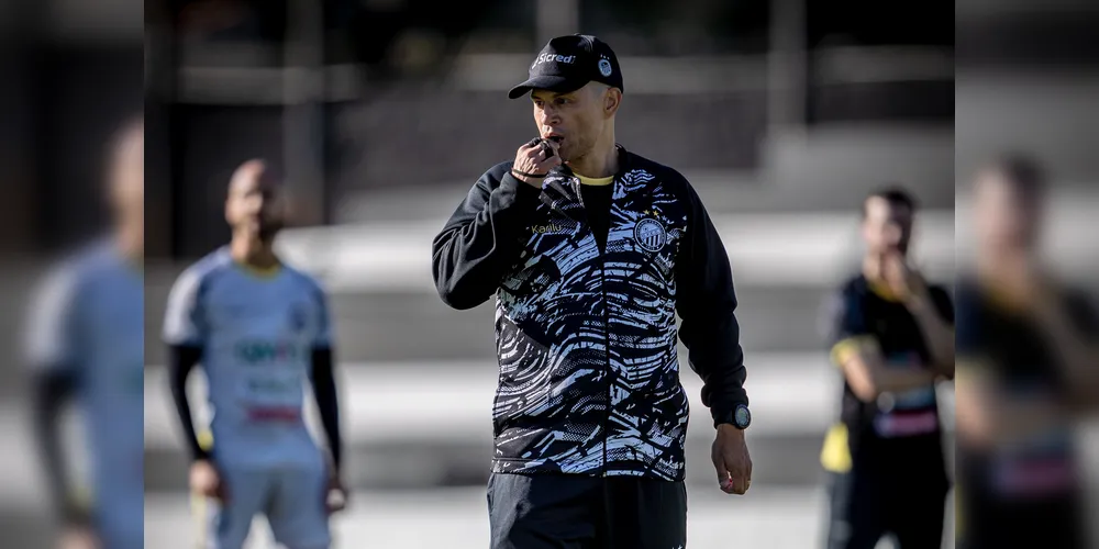 O duelo marca a estreia de Alex como novo treinador do Alvinegro