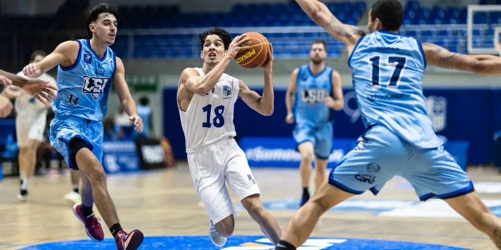 Lucas Nakazawa jogando pelo Minas Tênis Clube
