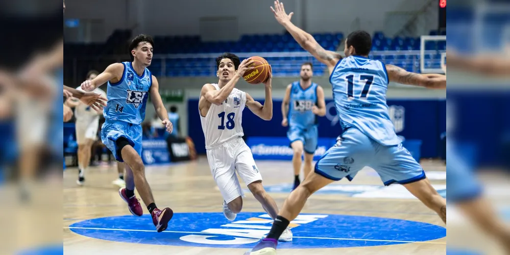 Lucas Nakazawa jogando pelo Minas Tênis Clube