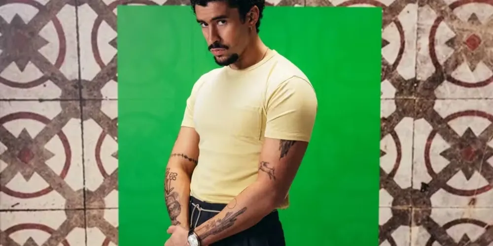 O seu sexto álbum solo, Debí Tirar Más Fotos,
permanece no top 10 da Billboard desde 10 de maio