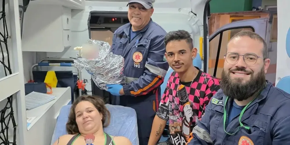 O bebê nasceu no acostamento da BR-277, em Curitiba