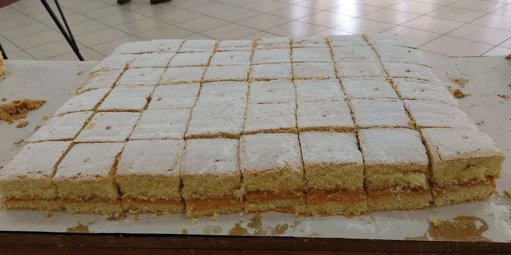 Cada pedaço está a venda por R$ 8