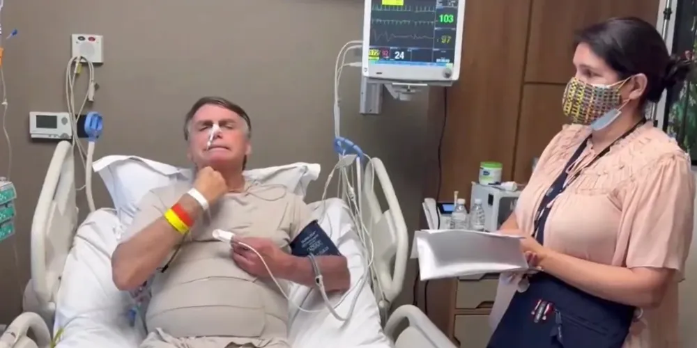 Jair Bolsonaro questiona fiscal do STF, em hospital