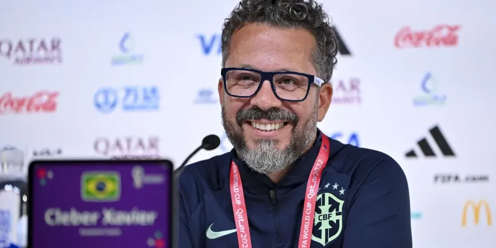 Santos oficializa Cleber Xavier como técnico do clube