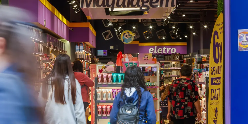 O volume de vendas em abril de 2025 teve aumento em relação ao mesmo período no ano passado