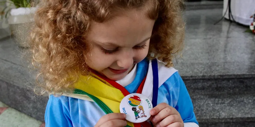 As crianças têm um ano de caminhada na IAM