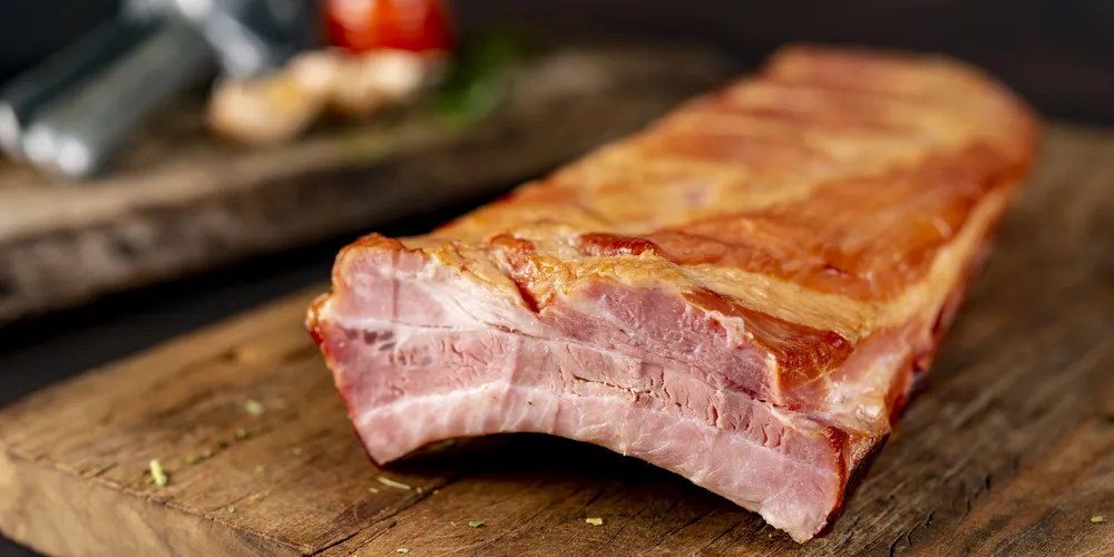 Foram furtados dois pacotes grandes de costela suína e carne moída