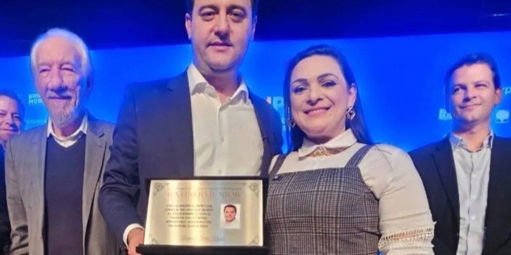 Evento teve a presença do governador Ratinho Junior, que esteve ao lado de Elisangela