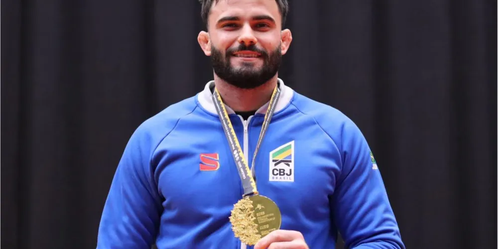 Rafael Macedo com medalha de ouro do Pan-Americano