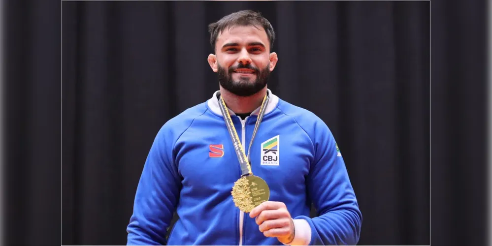 Rafael Macedo com medalha de ouro do Pan-Americano